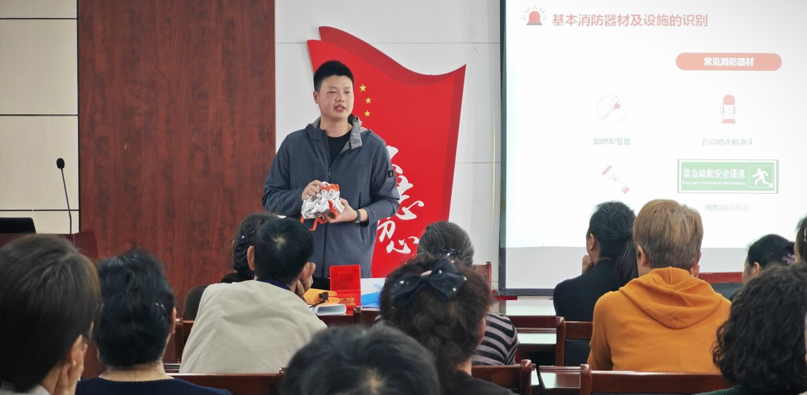 依愛消防重陽進社區(qū)，金秋慰問情暖夕陽紅